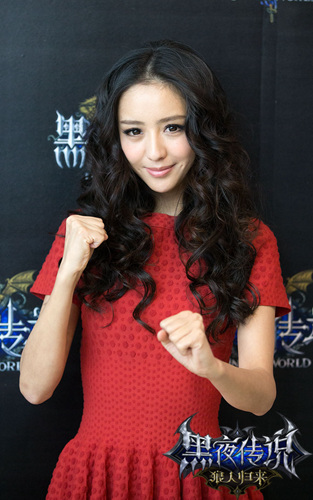  佟丽娅示爱玩家！《黑夜传说》手游公测宣传视 