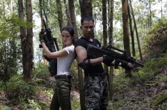 《合金英雄》美女枪手真人视频曝光 盛夏枪战热