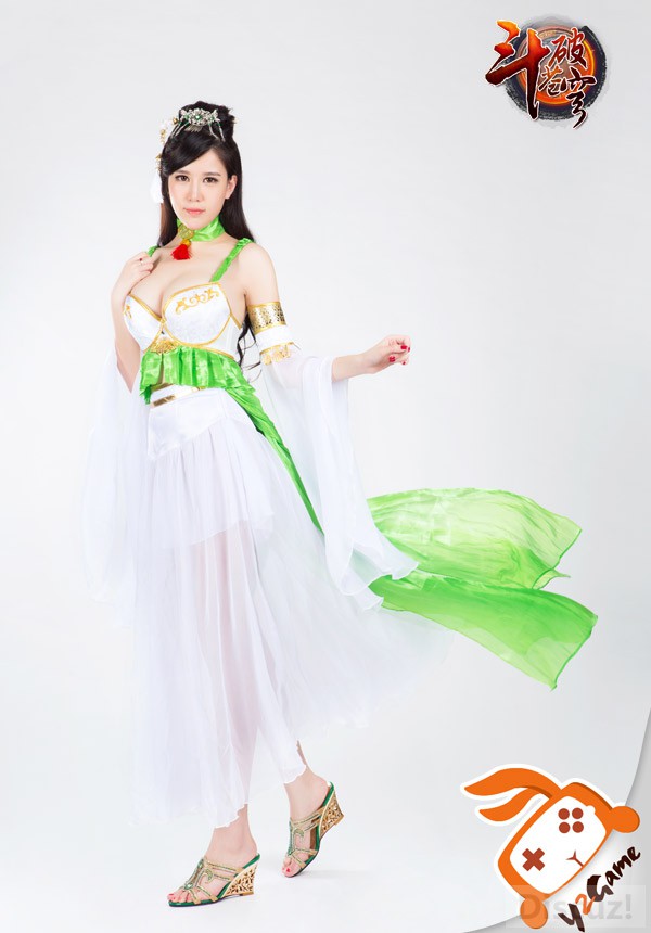 中俄混血妹Cos斗破苍穹 小医仙这腿够玩一年