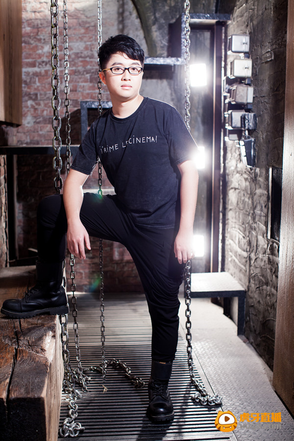 JQK旋律卖萌逗趣有一套 为陈赫虎牙直播保驾护航