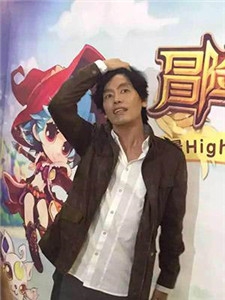 金馆长遭中国粉丝围堵 竟面露羞涩