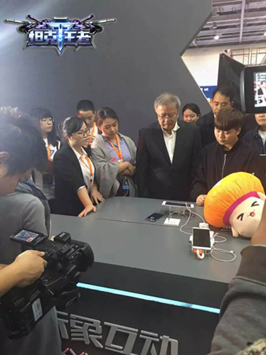 《坦克王者》金鹰现场大放异彩 明星亲临试玩新
